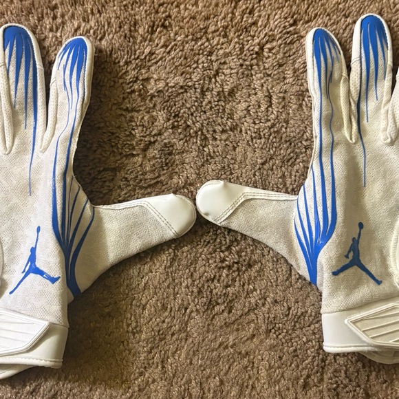 ucla collegefootball gloves and arm sleeves